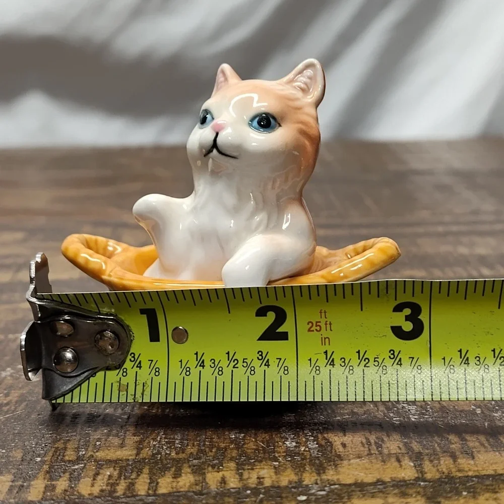 Vintage Ceramic Cat Kitten in Basket figurine Collectable